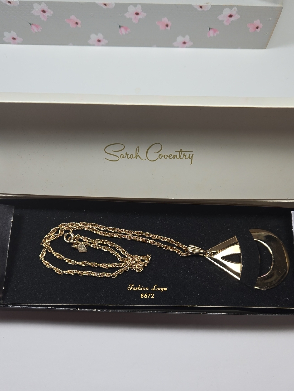 Vintage Sarah Coventry Fashion Loops Gold Tone Necklace